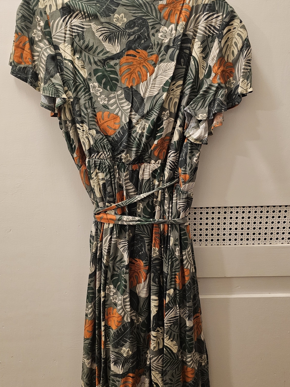Her Universe Jurassic Park Tropical Wrap Dress with Pockets - Picture 7 of 8